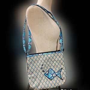 🐟 VERA BRADLEY Small Shoulder tote with blue floral adjustable straps BRAND NEW